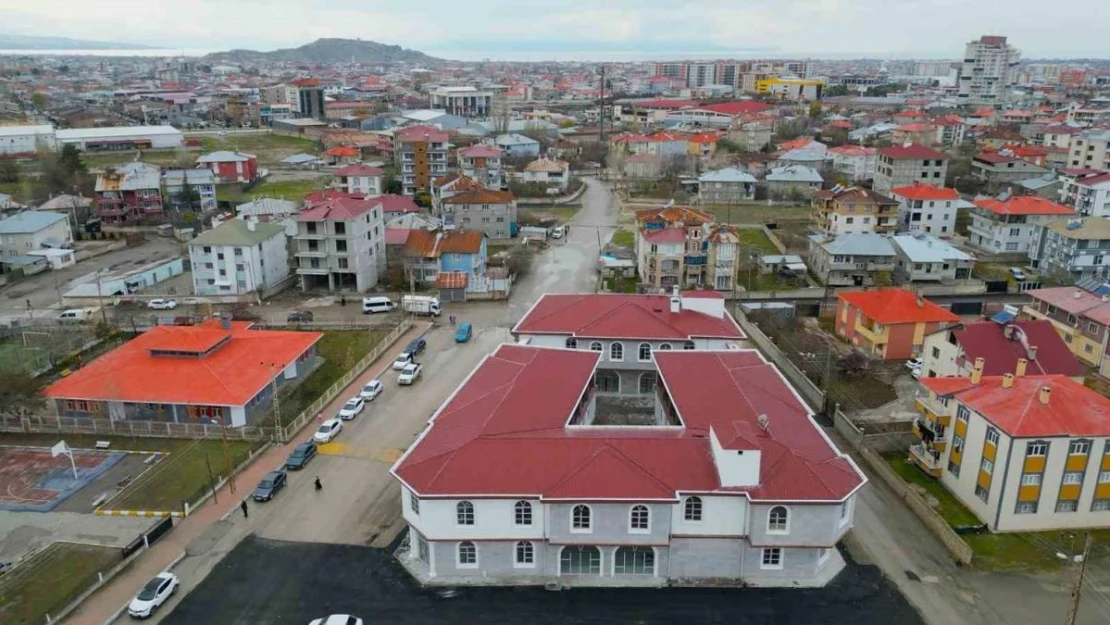 Tuşba Belediyesi, Bedesten Çarşısı'ndaki dükkanları kiraya veriyor