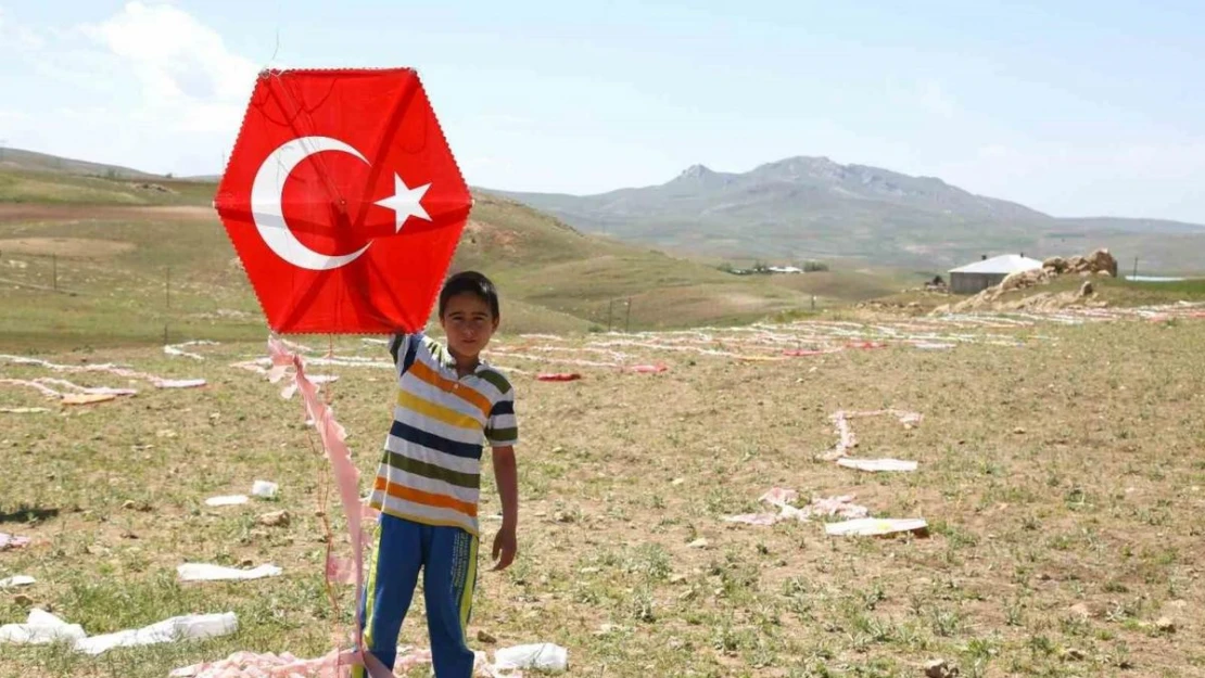 Tuşba Belediyesinden yaz tatili öncesi uçurtma şenliği