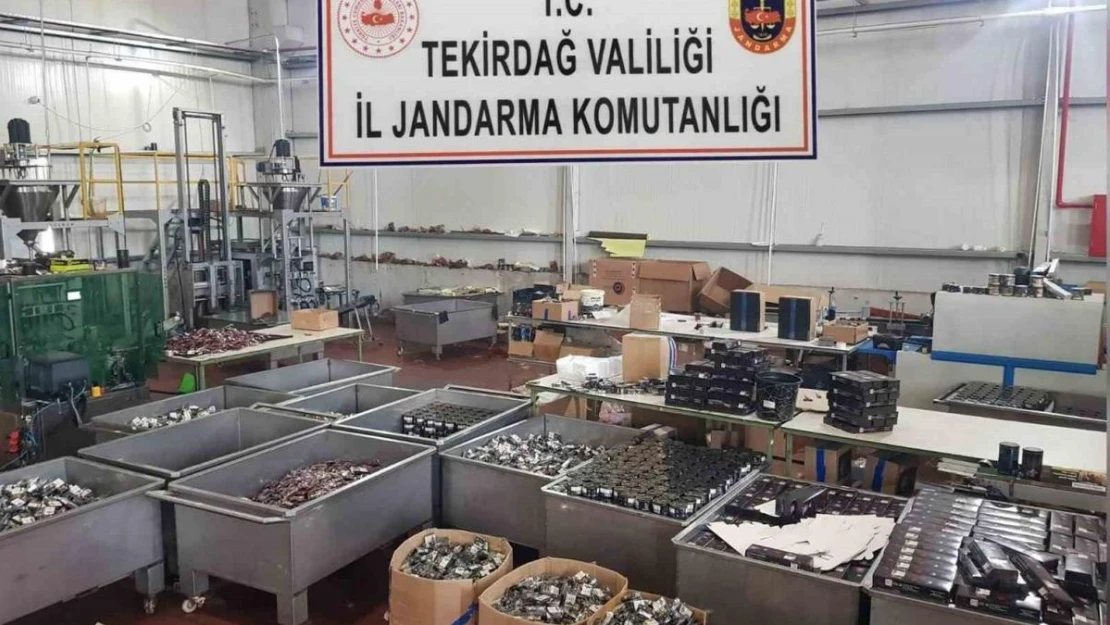 Tütün fabrikasında 3 ton kaçak nargile tütünü ele geçirildi