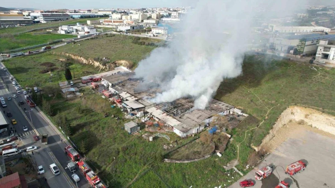 Tuzla'da boya fabrikasında yangın