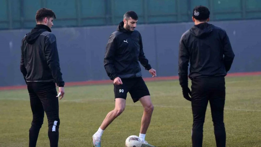 Tuzlaspor hazırlıklarını tamamlayan Manisa FK, İstanbul'a hareket etti