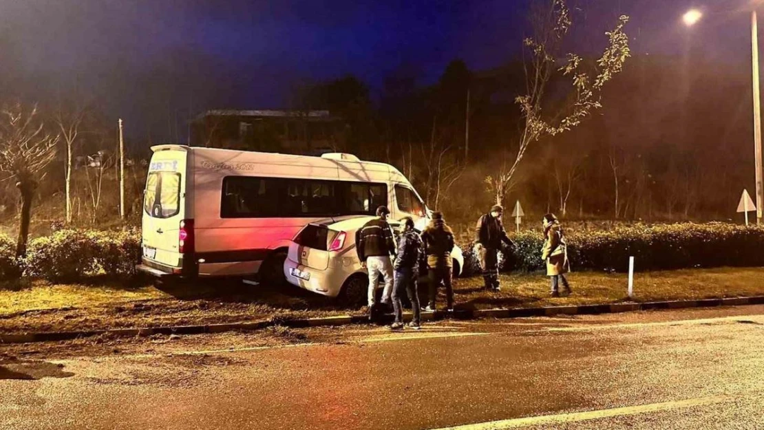 Üç kişinin yaralandığı kaza güvenlik kamerasında