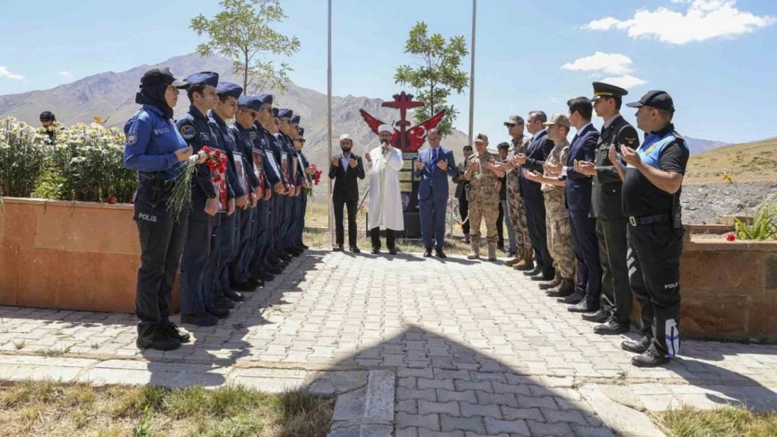 Uçak kazasında şehit olan 7 emniyet mensubu dualarla anıldı