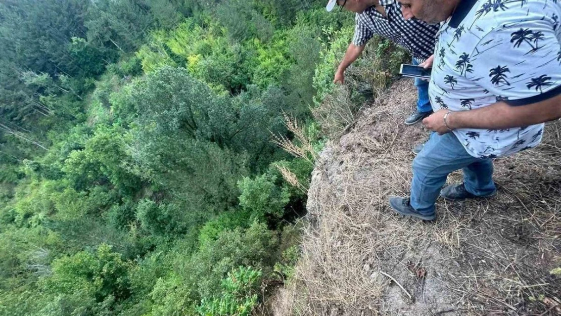 Uçurumdan atıldı, 8 yerinden bıçaklandı