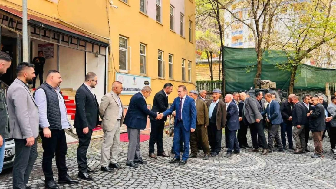 Uludere belediye başkanı vatandaşın bayramını kutladı