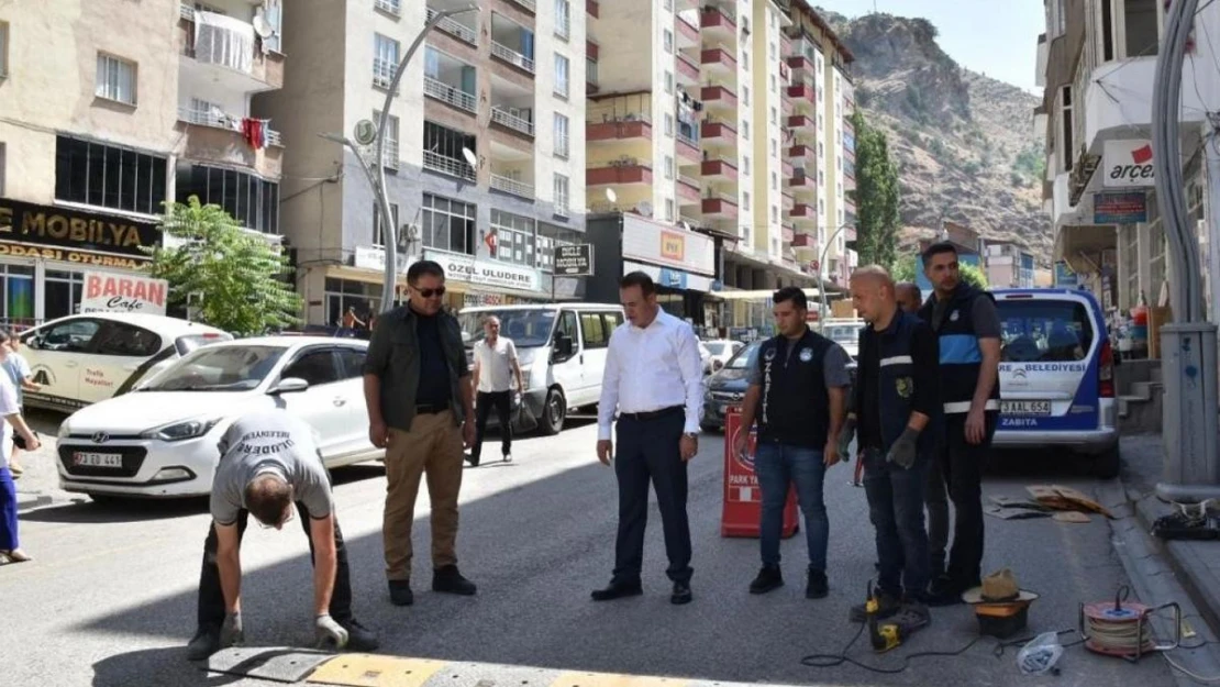 Uludere Belediyesi, yaya ve trafik güvenliği çalışmalarına başladı