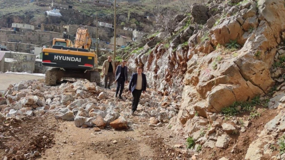 Uludere'de yeni yol açma çalışmaları başladı