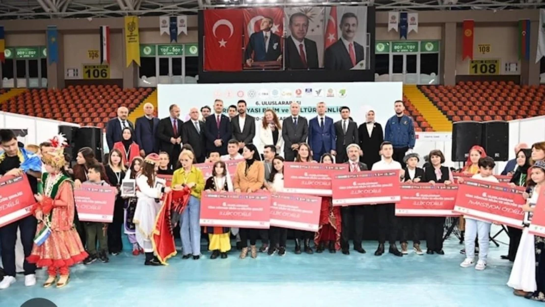 Uluslararası Türk Dünyası Bilim ve Kültür Şenliği'nde birincilik ödülü Altındağ Hacıbayram Ortaokulu öğrencilerinin