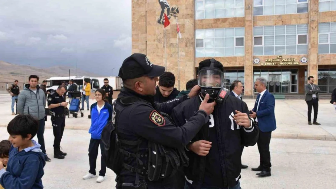 Üniversite öğrencileri emniyet birimlerini tanıdı