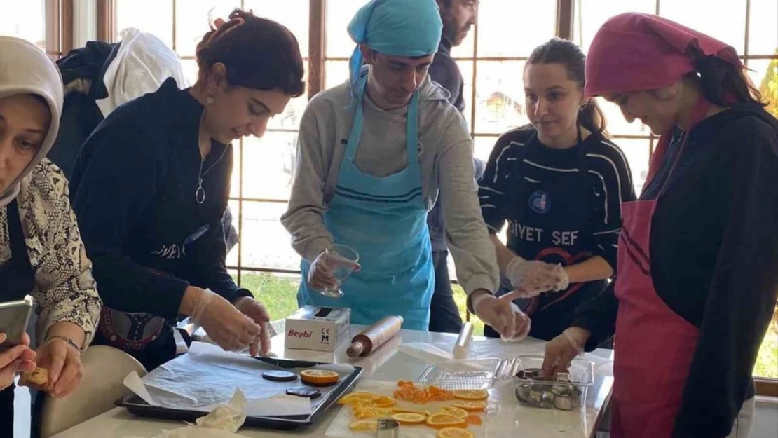 Üniversite öğrencileri özel bireyler için mutfağa girdi