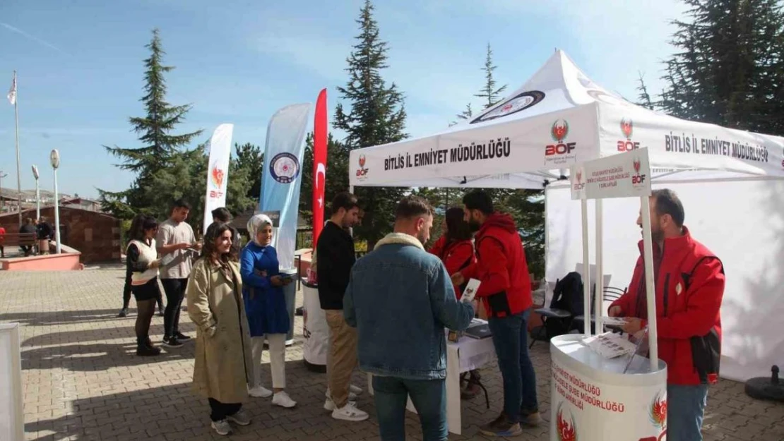 Üniversite öğrencileri terörle mücadele ve uyuşturucu hakkında bilgilendirildi