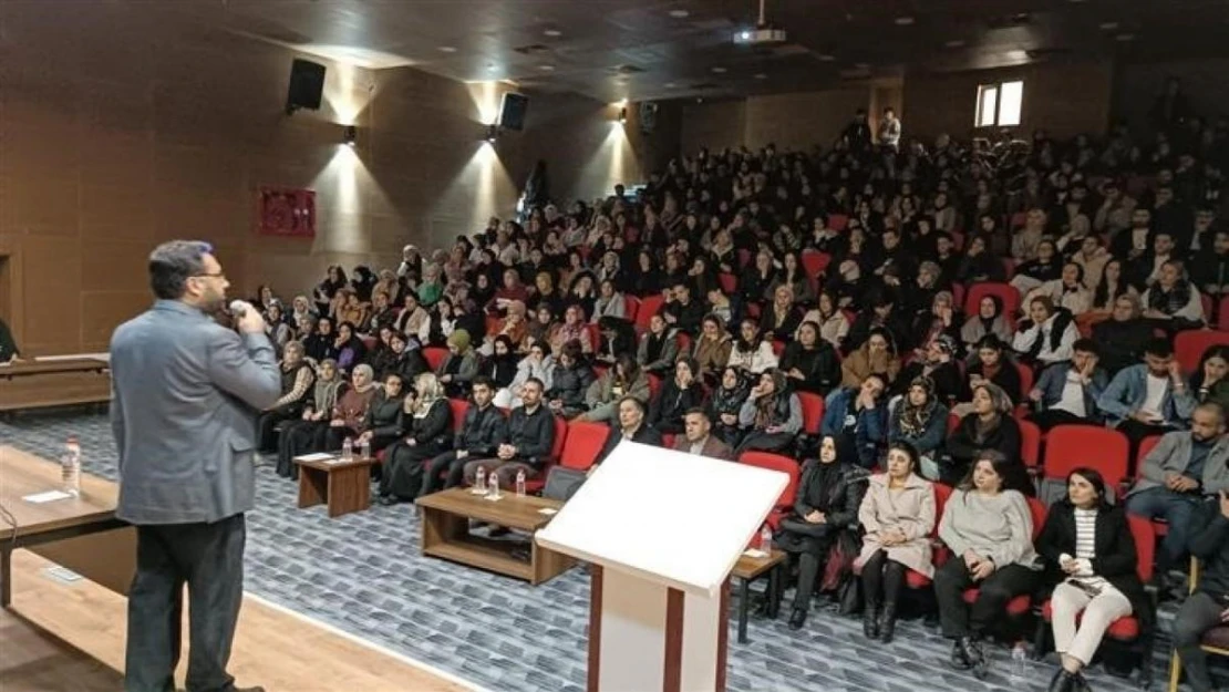 Üniversite öğrencilerine 'yaratılışın gayesi' konferansı