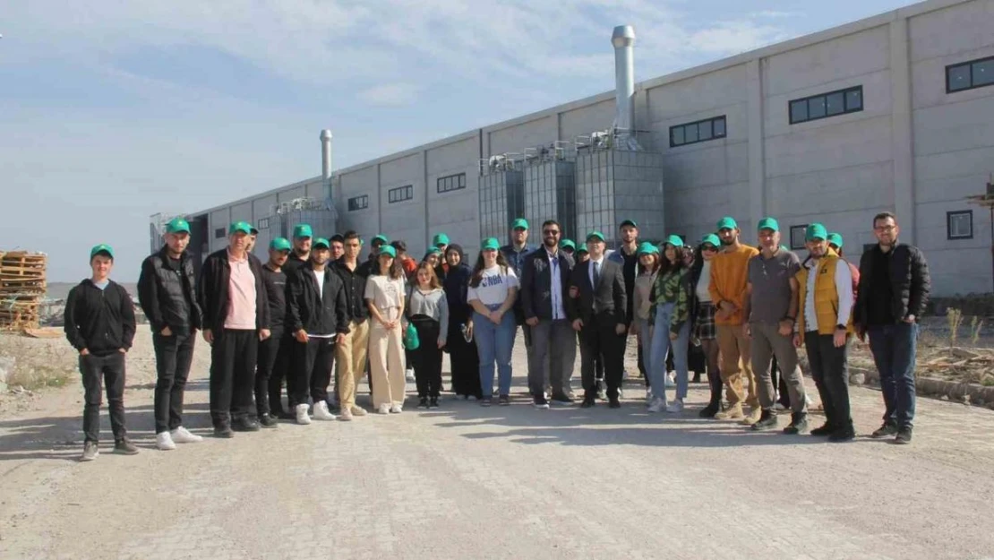 Üniversite öğrencilerine fabrika gezisi