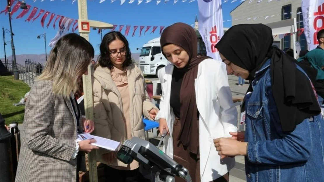 Üniversite öğrencilerine sağlık hayat bilgilendirmesi