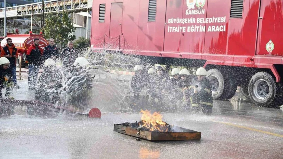 Üniversite öğrencilerine temel itfaiye eri eğitimi