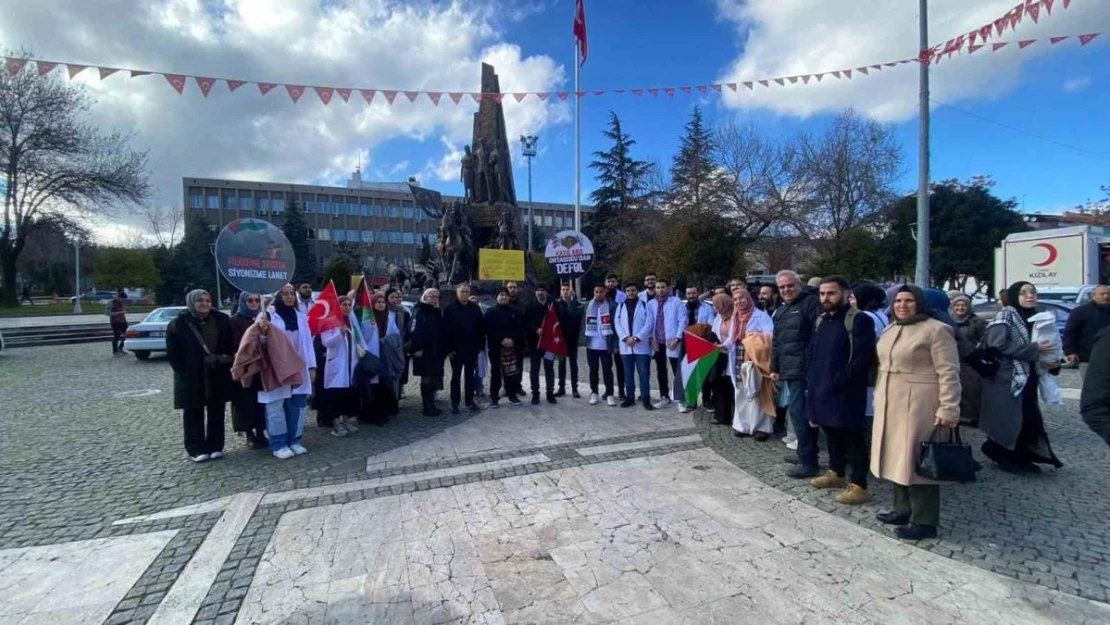 Uşak'ta sağlık çalışanları Filistin için 'sessiz yürüyüş' yaptı