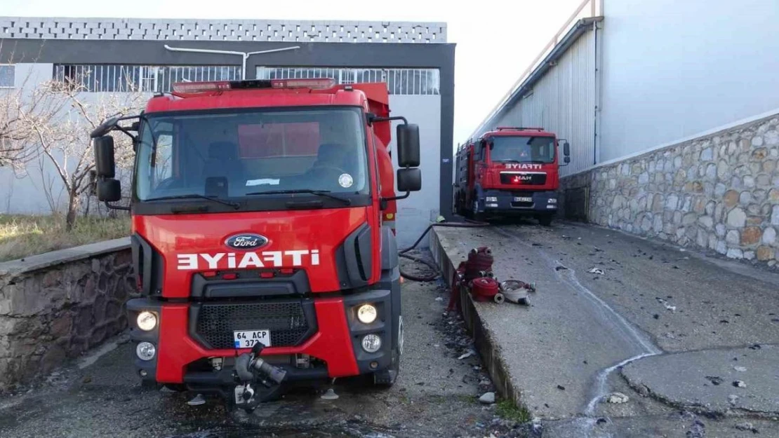 Uşak'ta tekstil fabrikasında çıkan yangın söndürüldü