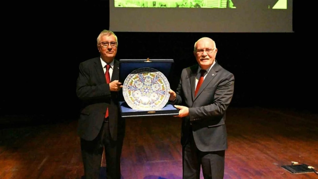 Uşak Üniversitesi, Kurumsal Akreditasyon Belgesini YÖKAK Başkanından aldı