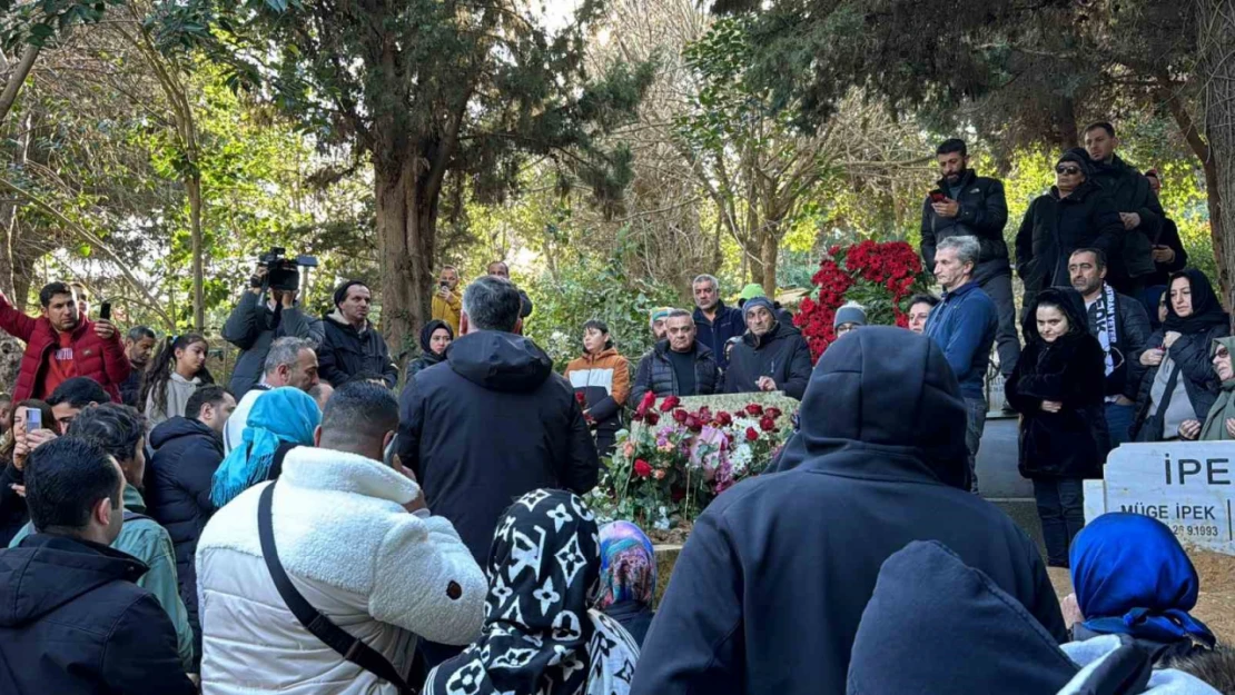 Usta sanatçı Ferdi Tayfur'un sevenleri kabrine akın etti