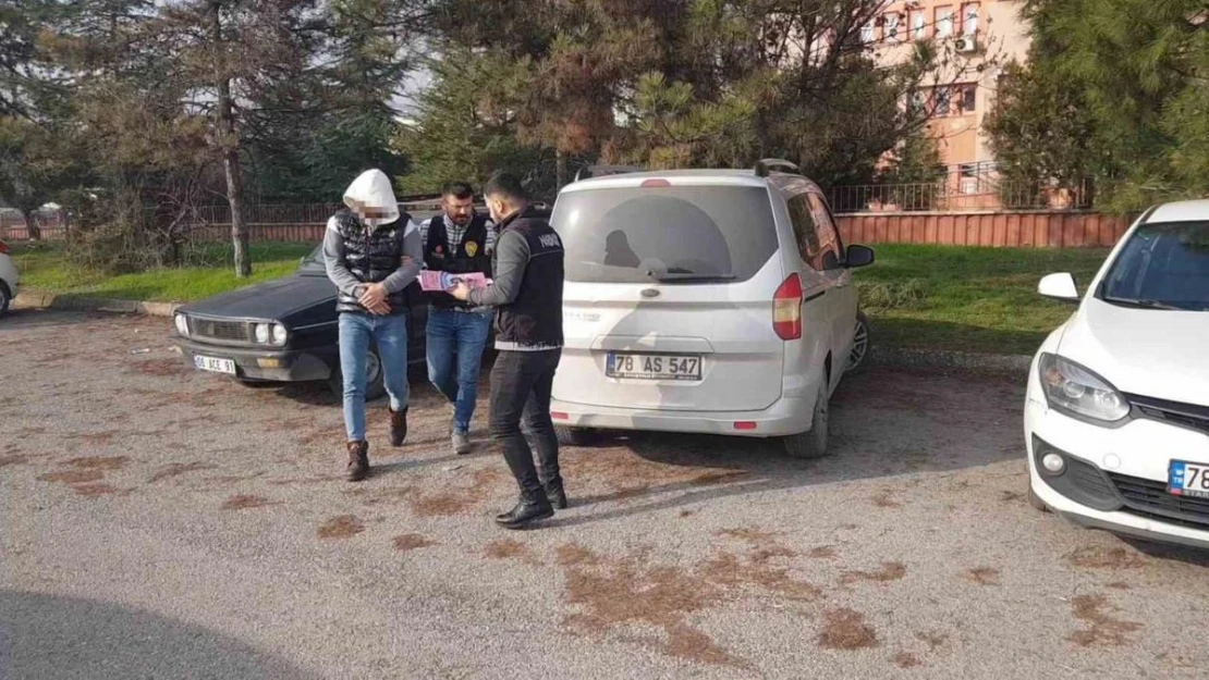 Uyuşturucu madde ile yakalanan şüpheli adli kontrolle serbest bırakıldı