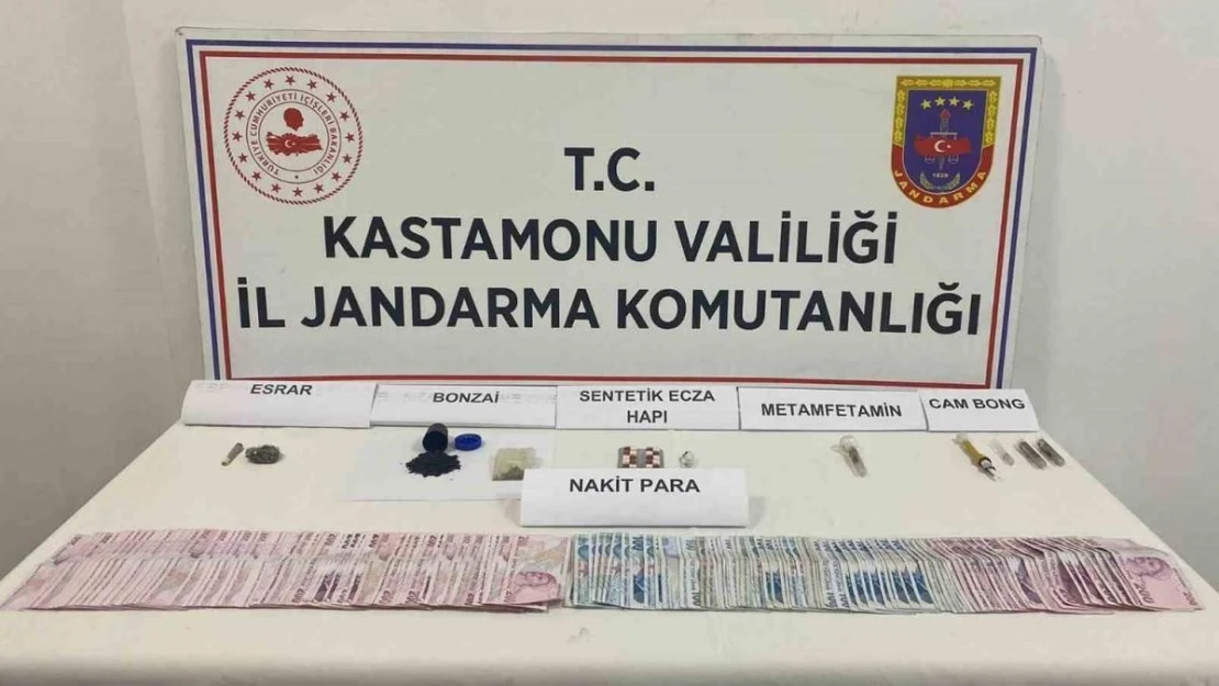 Uyuşturucu parasını ses sisteminin içine zulaladı, jandarmadan kaçamadı