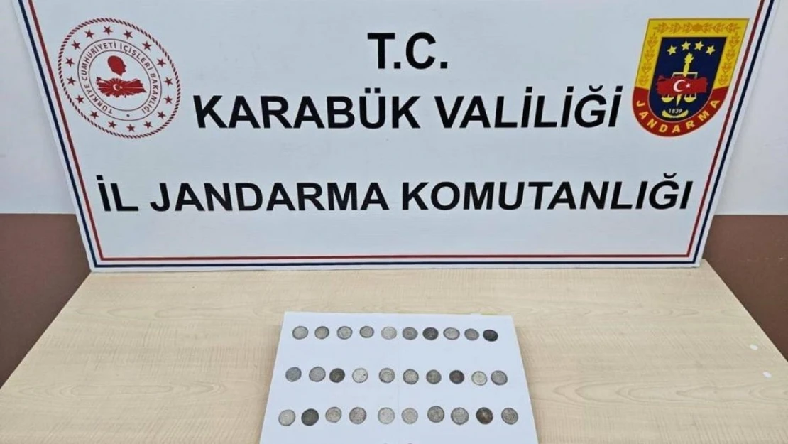 Üzerlerinde tarihi sikke paralarla yakalandılar