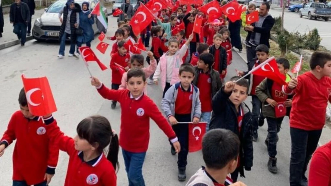 Üzümlü'de Filistin'e destek yürüyüşü düzenledi