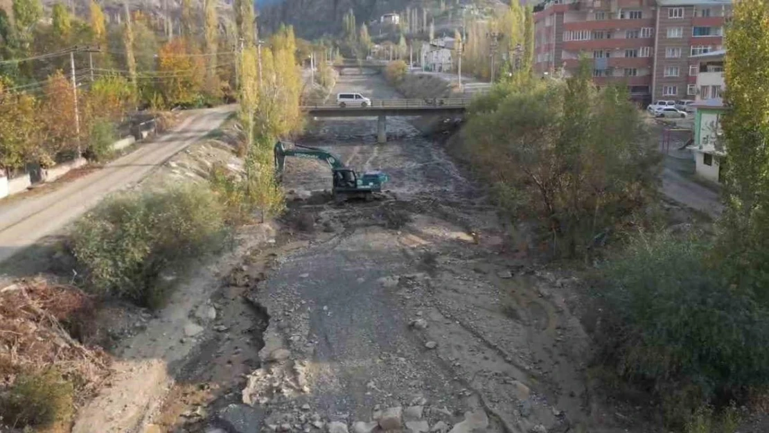 Uzundere'de 12 kilometrelik dere ıslah çalışmaları tamamlandı