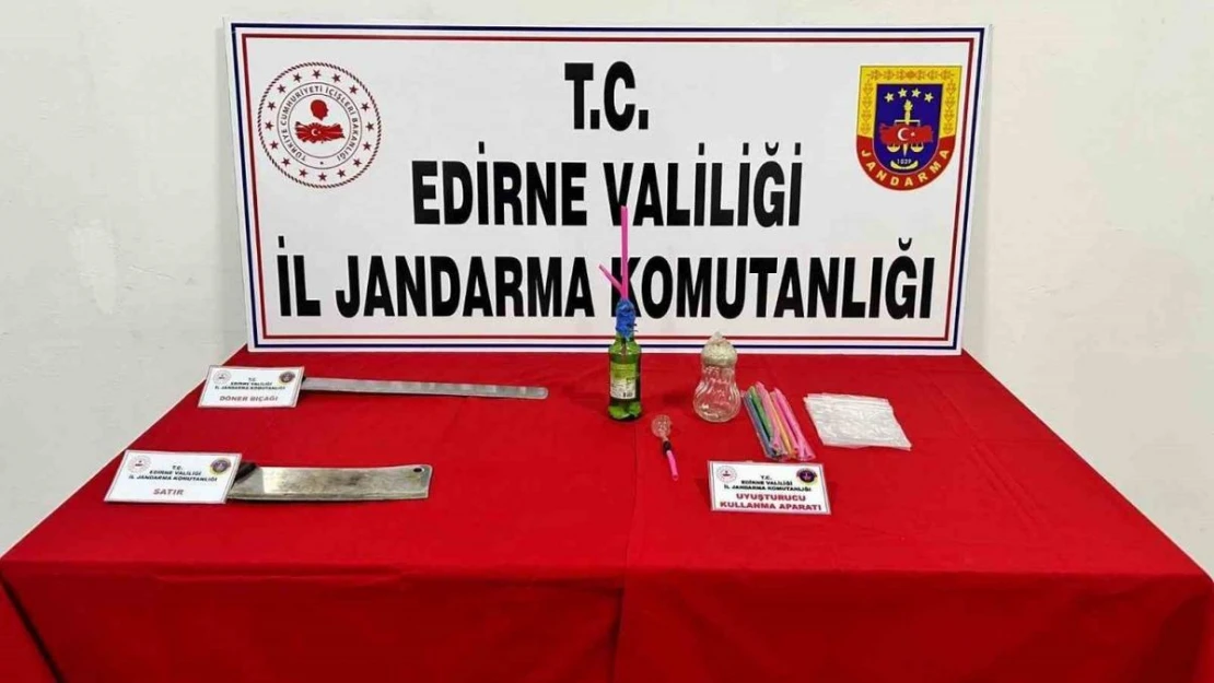 Uzunköprü'de 2 evde silah ve uyuşturucu kullanma aparatı ele geçirdi