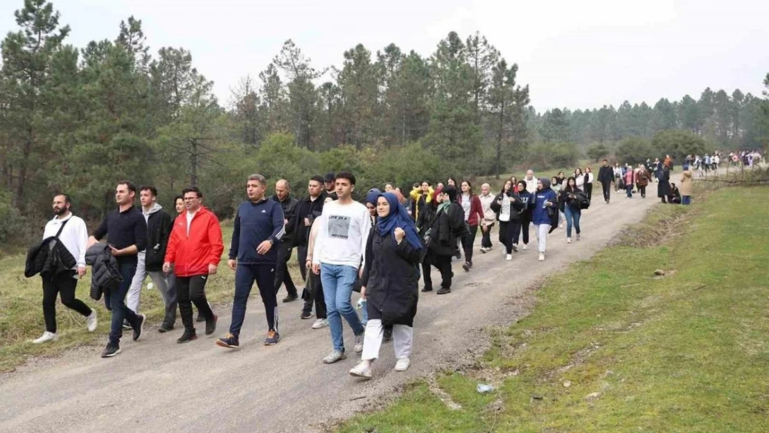 Vali Aslan gençlerle birlikte doğa yürüyüşü yaptı