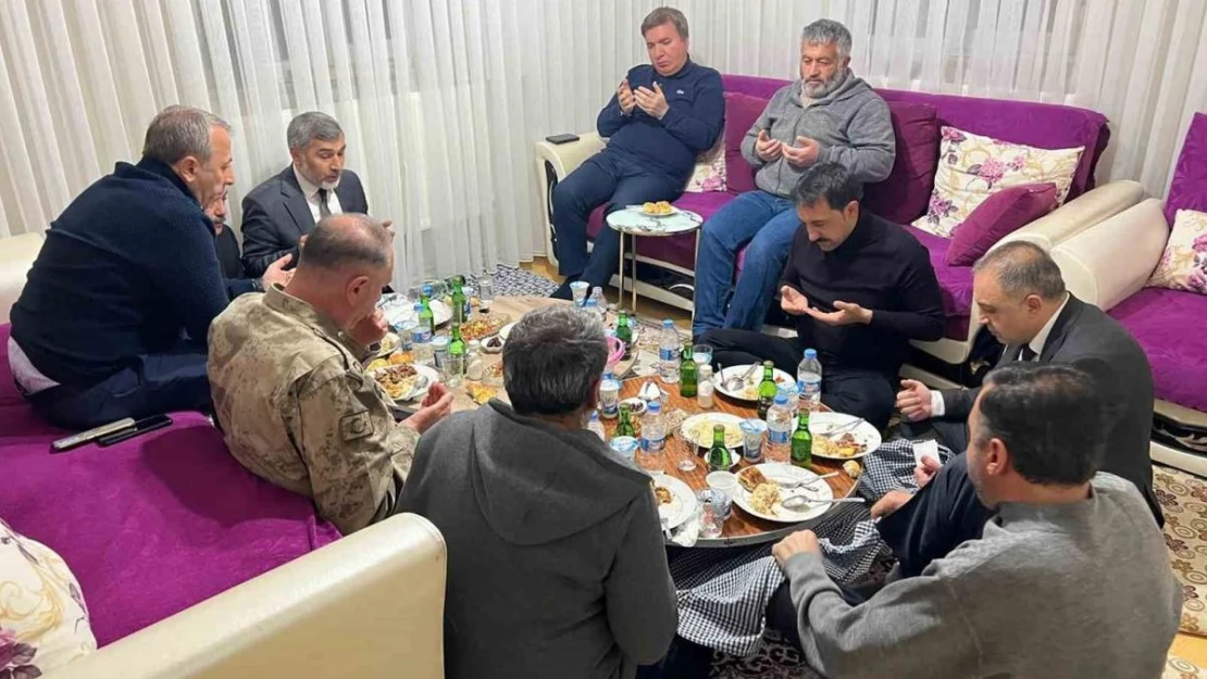 Vali Aydoğdu, iftarda şehit ailesine misafir oldu