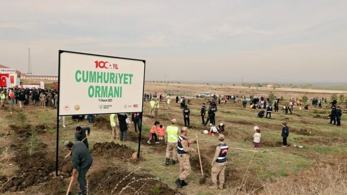 Vali Çakır: 'Cumhuriyetimizin 100. yılına nefes olmak için fidan diktik'