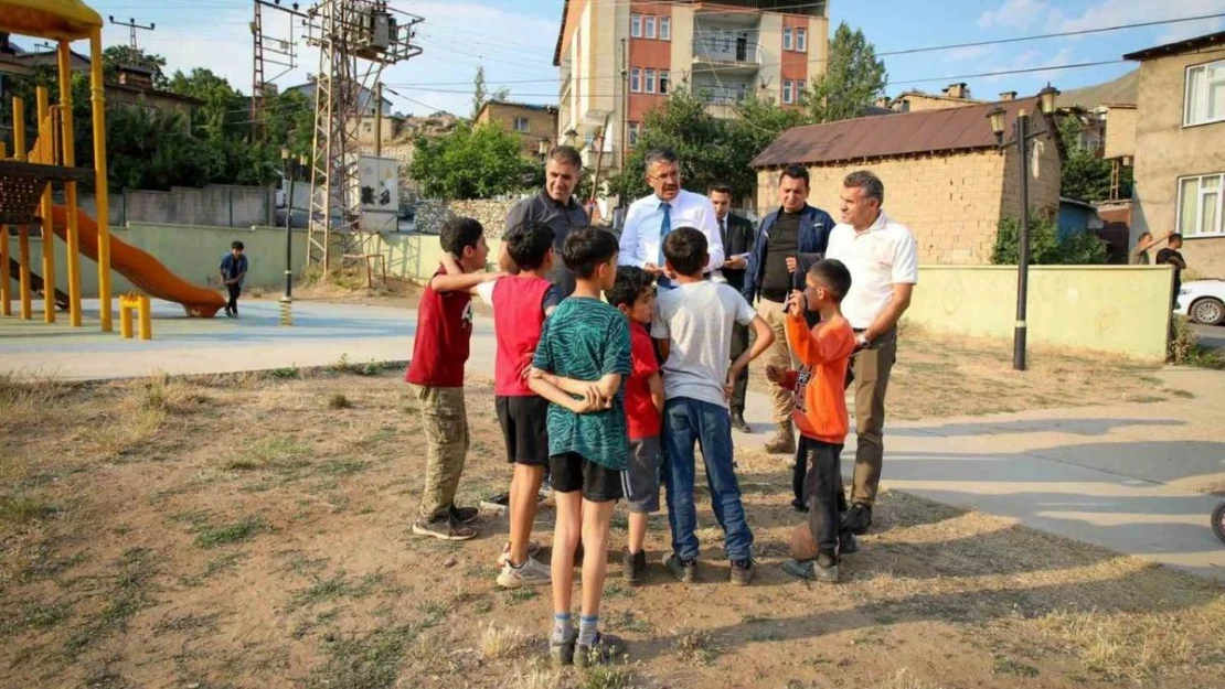 Vali Çelik'ten Yeni mahalleye halı saha müjdesi