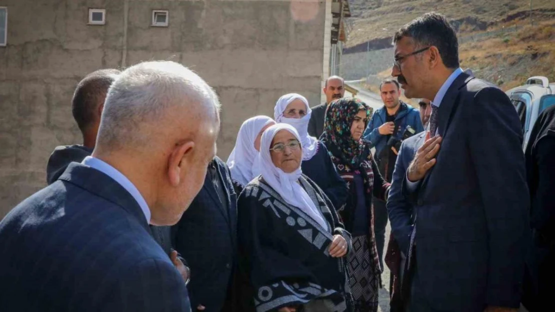 Vali Çelik yerinde talepleri dinlemeye devam ediyor