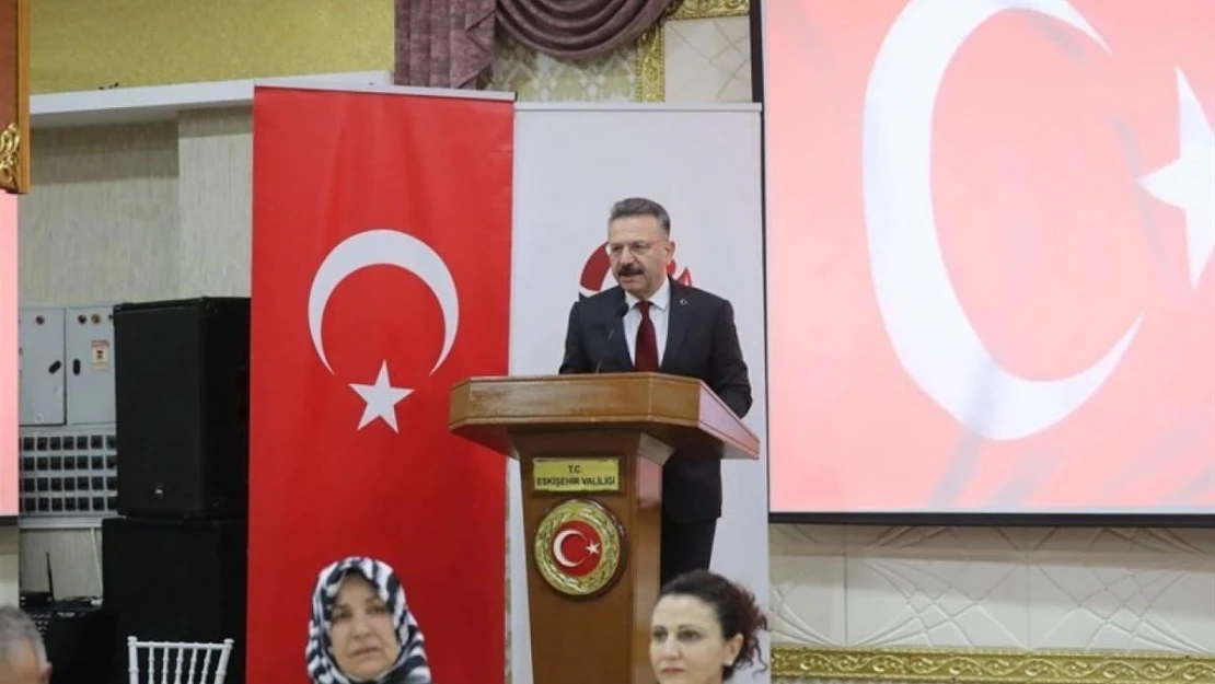 Vali Hüseyin Aksoy ve eşi Hülya Aksoy şehit aileleri ve gaziler onuruna iftar yemeği düzenledi