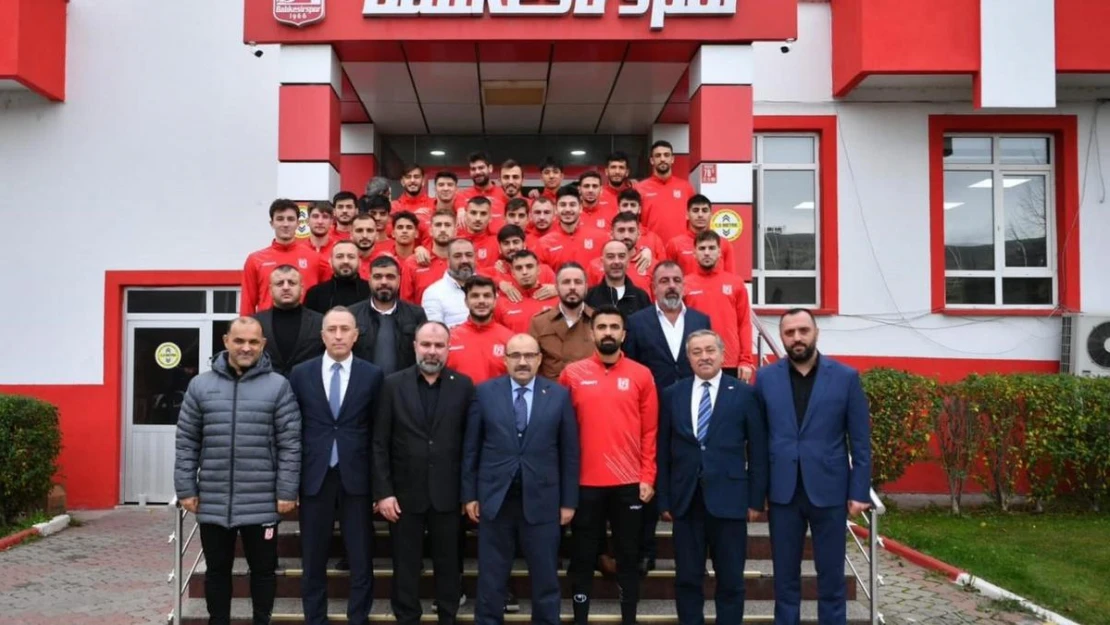 Vali İsmail Ustaoğlu'ndan Balıkesirspor'a destek ziyareti