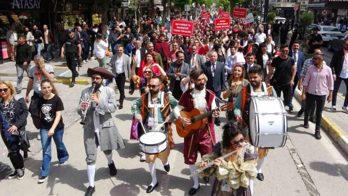 Van Akdamar Çocuk ve Gençlik Tiyatroları Şenliği başladı