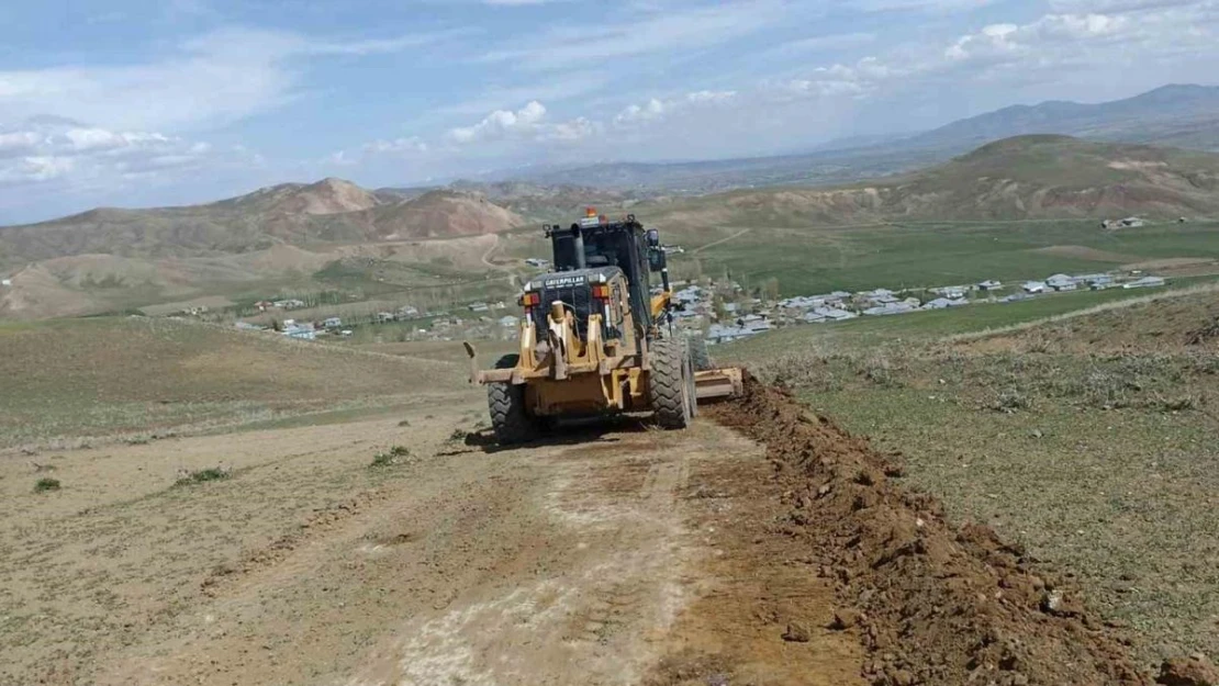 Van Büyükşehir Belediyesinden yol çalışması