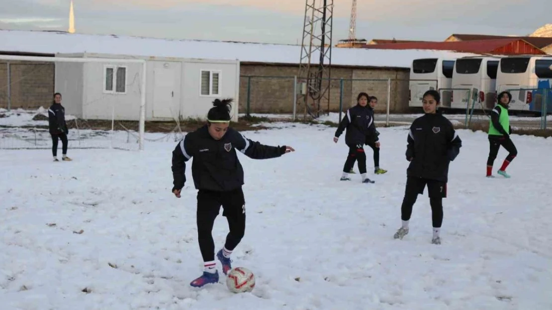 Van Büyükşehir Belediyespor Kadın Futbol Takımı, yeni sezona hazır