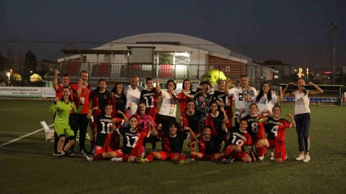 Van Büyükşehir Belediyespor U-17 kızlar Türkiye Şampiyonasında çeyrek finalde