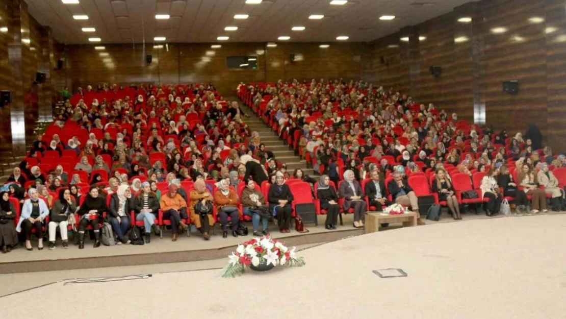 Van'da 'Aile Akademisi Seminerleri' sürüyor