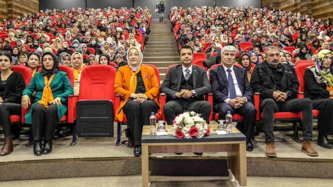 Van'da 'Kadına Yönelik Şiddetle Mücadele Semineri' düzenlendi