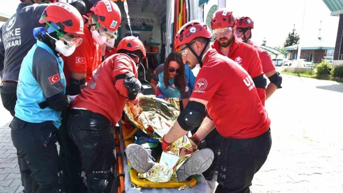 Van'da 48 UMKE personeline 'arama kurtarma' eğitimi verildi