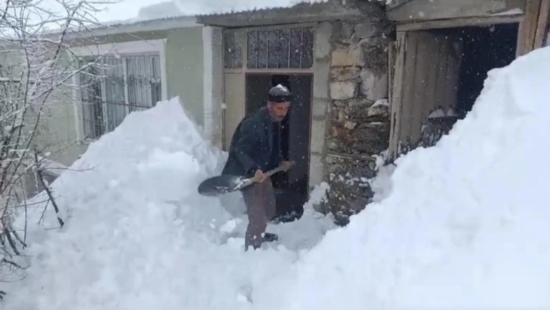 Van'da 96 yerleşim yerinin yolu ulaşıma kapandı