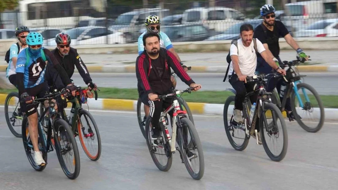 Van'da bisikletliler sağlıklı yaşam için pedal çevirdi