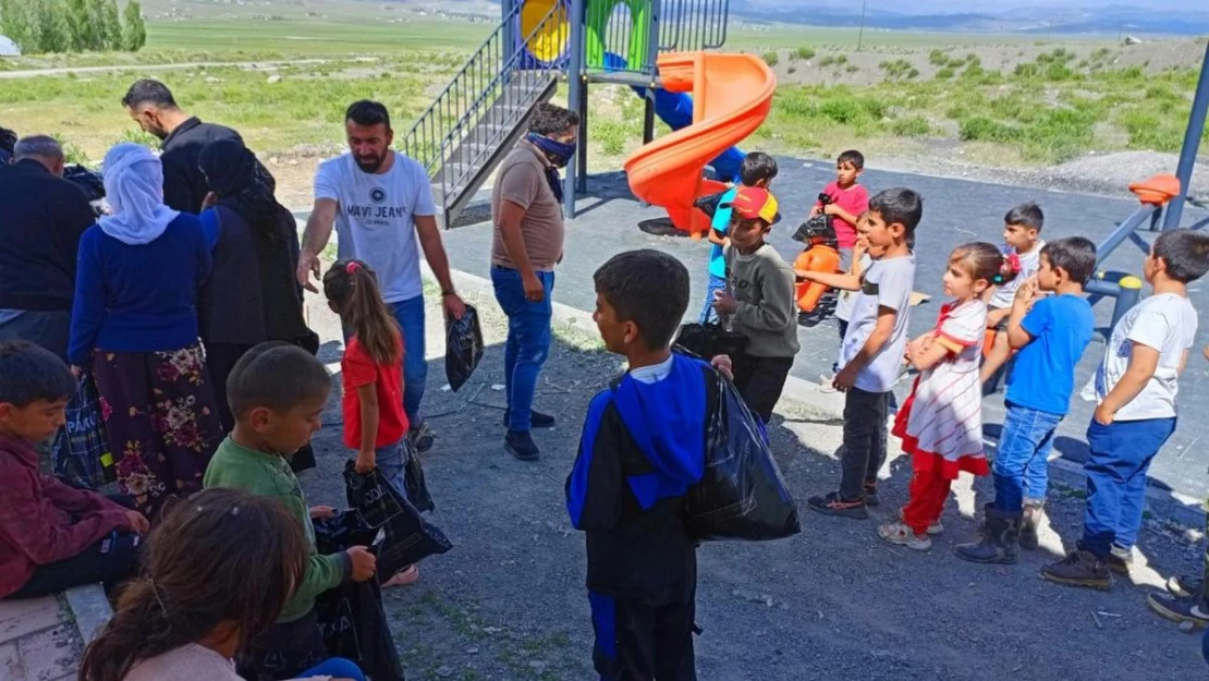 Van'da çocuklar bayram heyecanını erken yaşadı