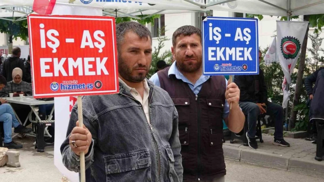 Van'da işten çıkarılan işçilerin oturma eylemi devam ediyor