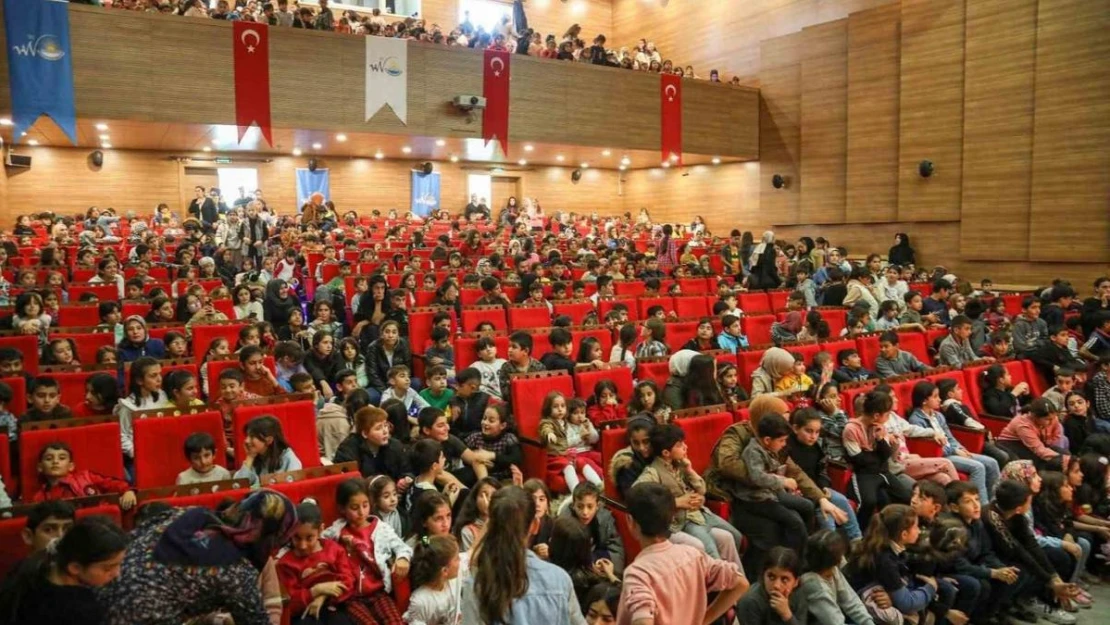 Van'da öğrencilere yönelik tiyatro etkinlikleri yoğun ilgiyle başladı