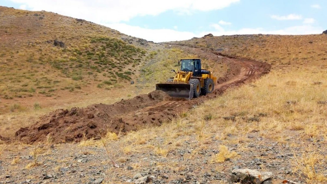 Van'da yol çalışmaları devam ediyor