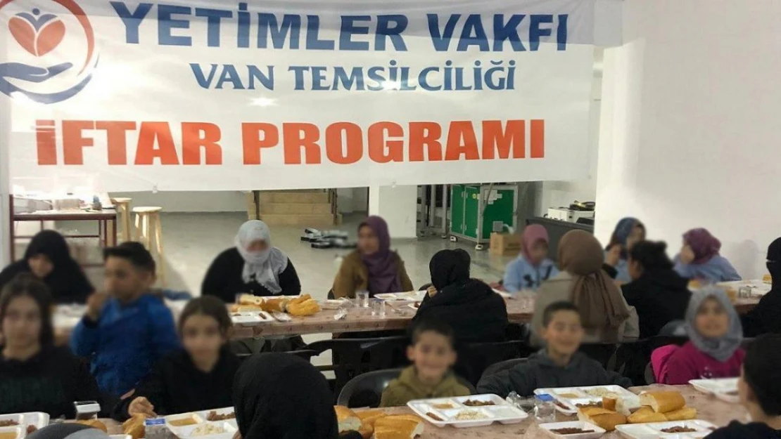 Van'daki yetim çocuklar iftar sofrasında buluştu